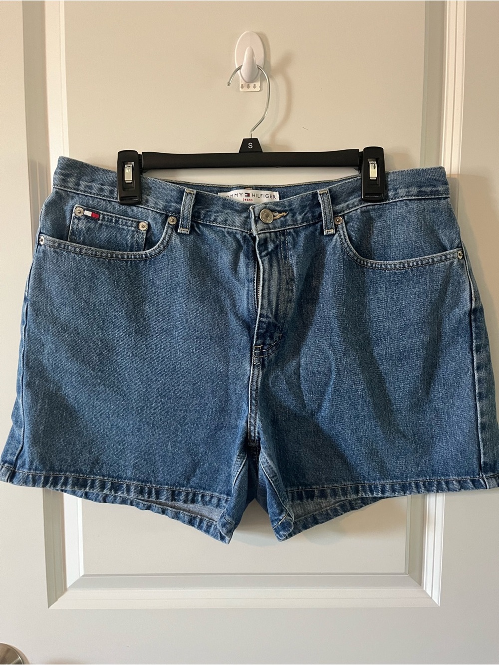 Tommy Hilfiger Women's Medium Blue Denim Boyfriend Shorts